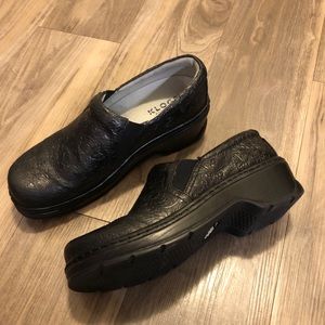 Klogs shoes, women’s size 9